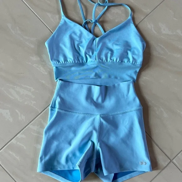 レアです！alo ブルー ヨガブラ S/P レアです！alo ブルー ヨガブラ S/P